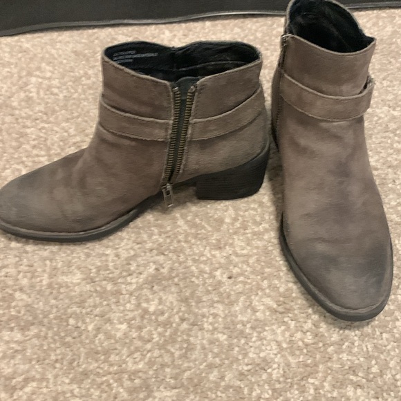 Women’s Born bootie. Size: 7.5M. Color: Gray. - Picture 2 of 11